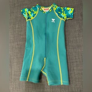 Tyr girls insulated shorty swimsuit